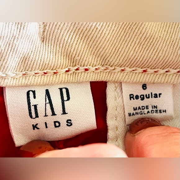 GAP SHORTS—2 PAIR—SIZE 6–CLEAN—UNISEX SHORTS—ADJUSTABLE WAIST—ADORABLE— - Picture 4 of 13